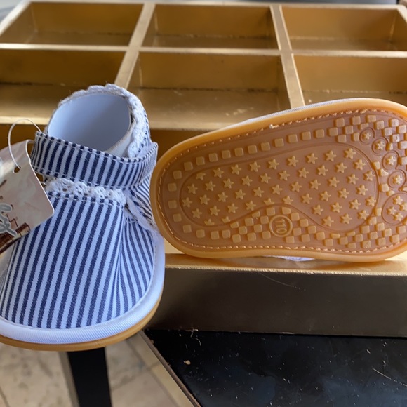 0-6 months little girls sandals NWT - Picture 3 of 3